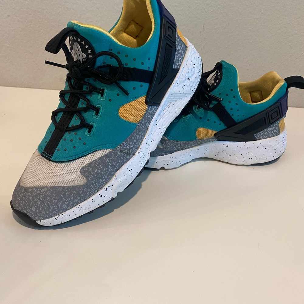 Nike Air Huarache Utility PRM – White/Black/Emerald (Men’s Size 9 / EU 42)